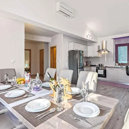 Holiday Home In Valtura/Istrien 17453