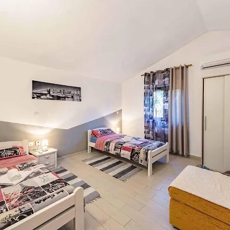Holiday Home In Valtura/Istrien 17453
