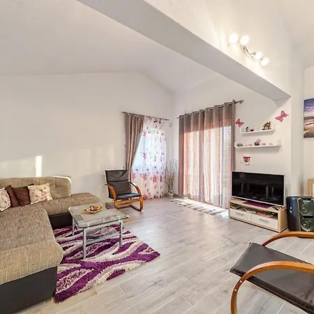 Holiday Home In Valtura/Istrien 17453
